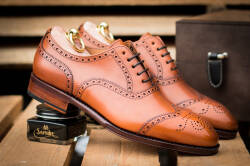 stylowe eleganckie obuwie męskie z ażurkami i dekoracyjnymi zdobieniami Yanko 14780 cambridge cuero. 