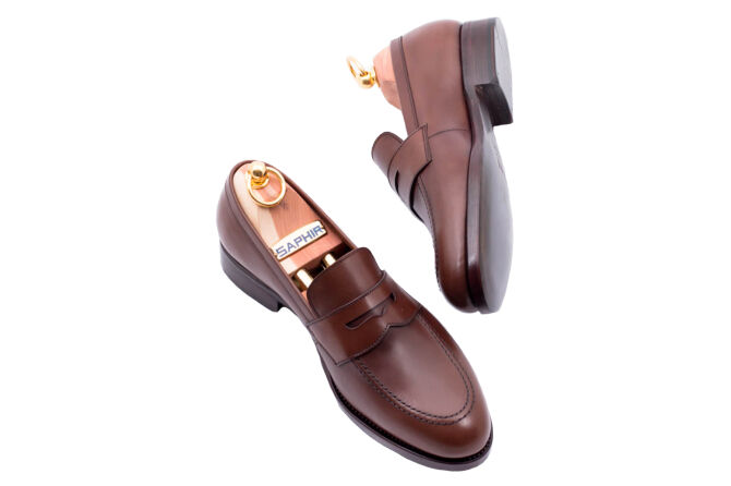 Brązowe loafersy PATINE 77040 Cambridge Brown wykonane z wysokiej jakości skóry naturalnej. Klasyczny fason penny loafers dla miłośników eleganckiego stylu.