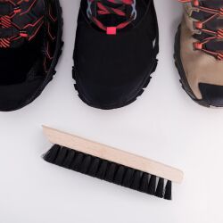 Outdoorowa szczotka do pielęgnacji obuwia – kompaktowa i trwała