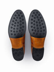 Eleganckie obuwie koloru brązowego typu derby z gumową skórzaną podeszwą. Szyte metodą ramową.