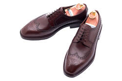 Brogues vegano dark brown. Ciemno brązowe obuwie eleganckie z ażurkami i dekoracyjnymi zdobieniami biznesowe, biurowe, ślubne, okolicznościowe, gyw, męskie.