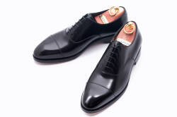 Buty typu boxcalf koloru czarnego z najwyższej jakości skóry cielęcej. Patine shoes, Yanko shoes, TLB shoes, buty eleganckie, buty stylowe, buty eleganckie.