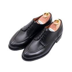 Klasyczne buty derby męskie w kolorze czarnym z wygodną gumową podeszwą Goodyear Welted. Idealny wybór do stylizacji biznesowych i smart casual.