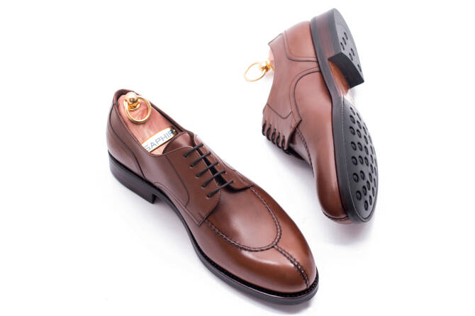 Klasyczne męskie obuwie TLB , eleganckie buty wizytowe garniturowe , casual , Formalne obuwie koloru brązowego typu derby z gumową podeszwą. 