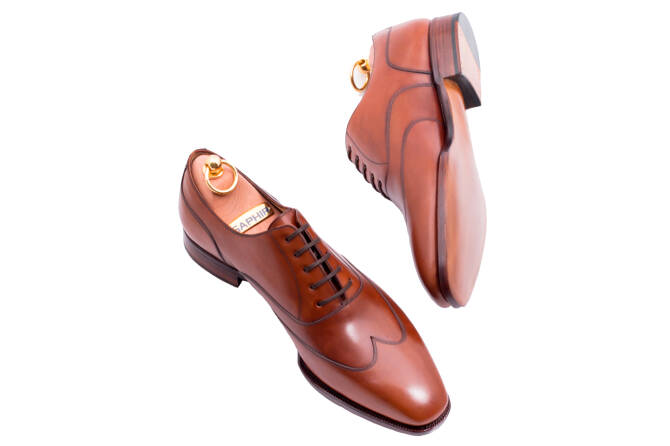 stylowe casualowe obuwie męskie z perforacjami TLB Mallorca Artista 106 vegano cuero.. Eleganckie obuwie koloru jasno brązowego typu brogues na skórzanej podeszwie. Szyte metodą ramową.