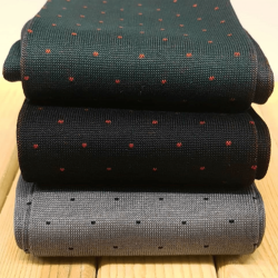 czarne w czerwone kropki męskie bawełniane skarpety viccel socks pin dots black red