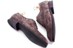 zamszowe klasyczne brązowe eleganckie stylowe buty męskie TLB 555c suede lavagna typu brogues na gumowej podeszwie.