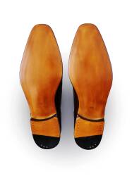 Eleganckie obuwie męskie Yanko 14544 double monks old england marron z podeszwą skórzaną. Obuwie koloru brązowego z najwyższej jakości skóry cielęcej licowej. Obuwie szyte metodą pasową. Obuwie ślubne, garniturowe, okolicznościowe.