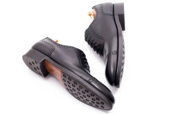 klasyczne czarne eleganckie stylowe buty męskie TLB 547s Boxcalf Negro typu brogues na gumowej podeszwie.