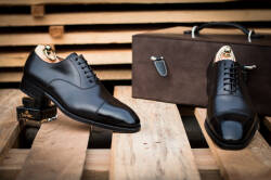 Ekskluzywne obuwie klasyczne koloru czarnego typu oxford marki Yanko. Obuwie garniturowe, eleganckie, ślubne, biurowe, biznesowe, wytworne, okazałe, reprezentacyjne, taktowne, wyszukane. 