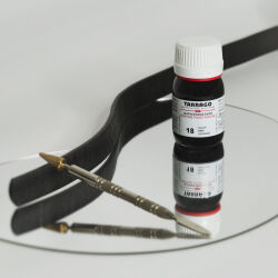 Czarna farba do wykończenia skórzanych krawędzi w rękodziele. Idealne do pasków do zegarka, torebki, torby.