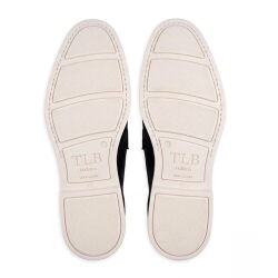 ciemnobeżowe zamszowe ankle loafersy na gumowej podeszwie. 