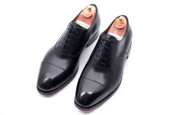 Buty czarne  typu boxcalf negro idealne dla gentlemana idealne na uroczystości ślubne. Yanko shoes, buty eleganckie, buty stylowe, buty biurowe, buty okolicznościowe. 