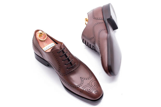 stylowe eleganckie obuwie męskie z perforacjami Patine 77006 sunny plus medium brown. Eleganckie obuwie koloru brązowego typu brogues z skórzaną podeszwą. Szyte metodą ramową.