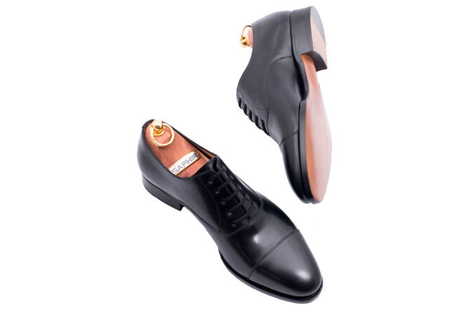 Buty czarne  typu boxcalf negro idealne dla gentlemana idealne na uroczystości ślubne. TLB ARTISTA shoes, buty eleganckie, buty stylowe, buty biurowe, buty okolicznościowe. 