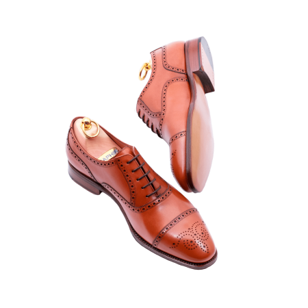 Jasno brązowe biznesowe eleganckie stylowe buty klasyczne TLB 555 vegano cuero typu brogues na skórzanej podeszwie.