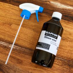 Płyn do butów skórzanych i skór przeznaczony do rozciągania skóry obuwniczej która staje się miękka i elastyczna umożliwiając optymalne dopasowanie butów do indywidualnej anatomii stóp użytkownika.

