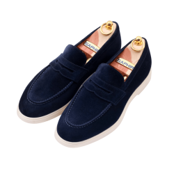 Granatowe loafersy na gumowej podeszwie szyte metodą blake