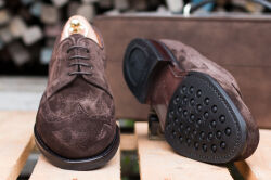 Brązowe buty elegancki z ażurkami i dekoracyjnymi zdobieniami stylowe, casualowe, formalne, okolicznościowe, biurowe, ślubne, garniturowe, szykowne, wyszukane, wykwintne.