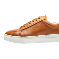 Sneakersy TLB S2 jasnobrązowe skórzane – ręcznie wykonane w Hiszpanii, styl smart casual, komfort, elegancja i nowoczesny design na co dzień.