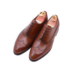 TLB 541 old england medium brown. Eleganckie obuwie skórzane z ażurkami i dekoracyjnymi zdobieniami koloru brązowego typu brogues na skórzanej podeszwie. Szyte metodą goodyear welted.