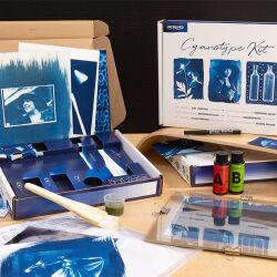 Cyjanotypia to „oryginalny” proces drukowania słonecznego, jedna z najwcześniejszych technik fotograficznych