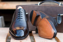 Luksusowe klasyczne męskie obuwie koloru czarnego szyte metodą goodyear welted typu oxford.