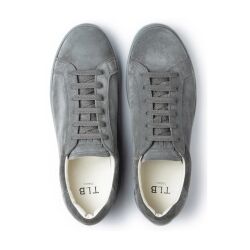 Buty premium dla mężczyzn – szare sneakersy Beta z anatomicznym kopytem i dopasowaną kolorystycznie podeszwą dla spójnego, minimalistycznego looku.