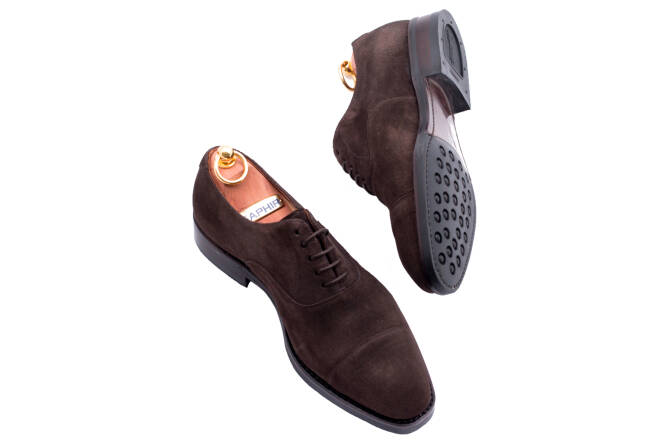 Zamszowe eleganckie obuwie koloru ciemno brązowego typu oxford z gumową podeszwą. Szyte metodą ramową. Yanko shoes  14272  testa moro