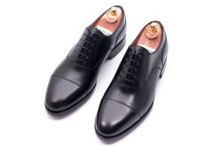 Czarne formalne buty męskie szyte metodą goodyear-welted. Idealne na imprezy okolicznościowe.